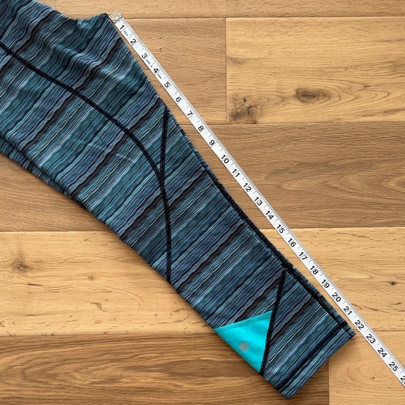 Lululemon Athletica Teal & Gray Patterned Crop Leggings – Size 6 - Picture 6 of 6
